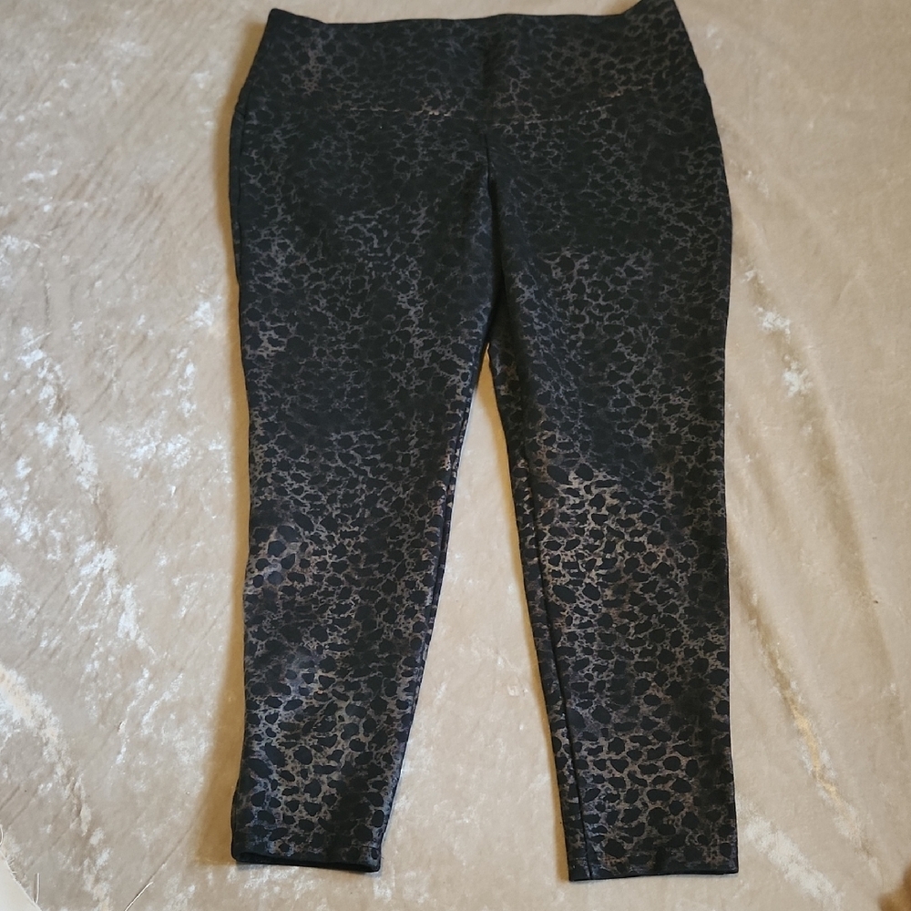 Black Textured Leggings with Shimmery Pattern